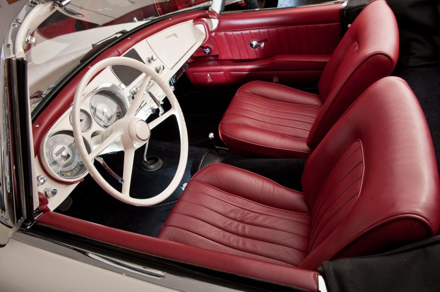 Интерьер BMW 507 (Series II) 1957 года  (фото 24 из 177)